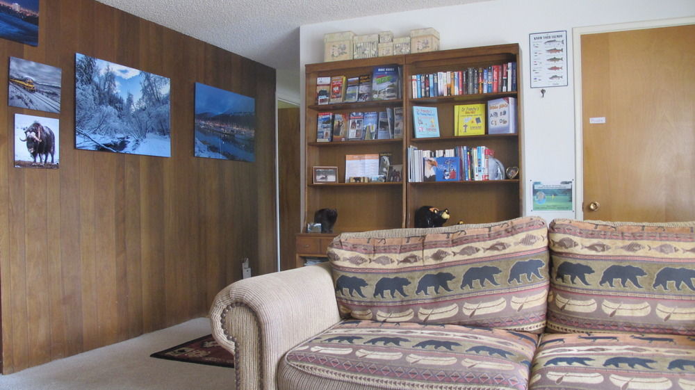 Frenchy'S Adventure Bed And Breakfast Anchorage Esterno foto