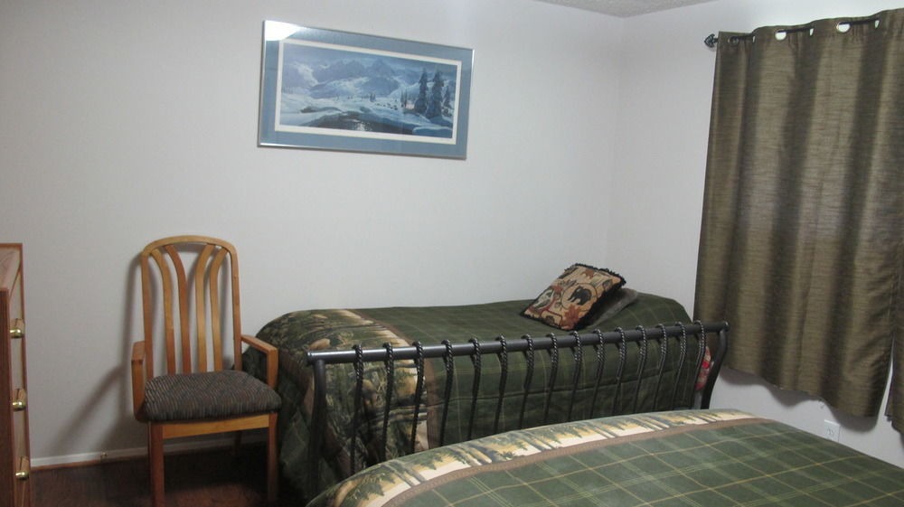 Frenchy'S Adventure Bed And Breakfast Anchorage Esterno foto