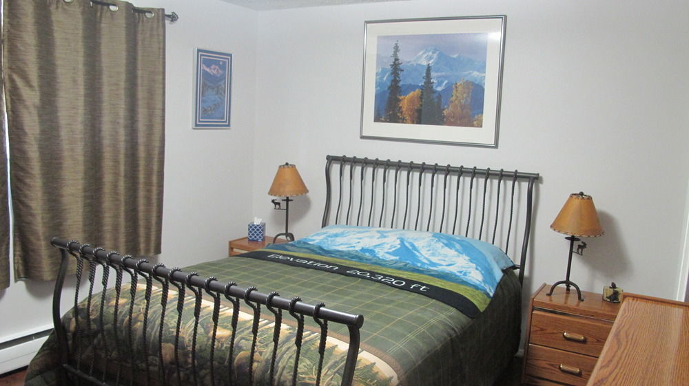 Frenchy'S Adventure Bed And Breakfast Anchorage Esterno foto